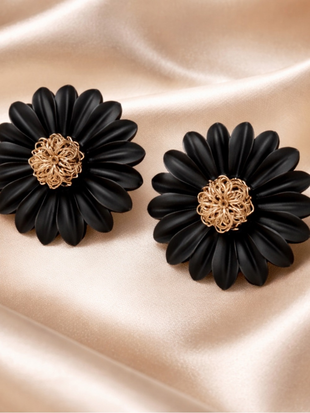 Fashion Jewelry Black and Gold Floral Earrings